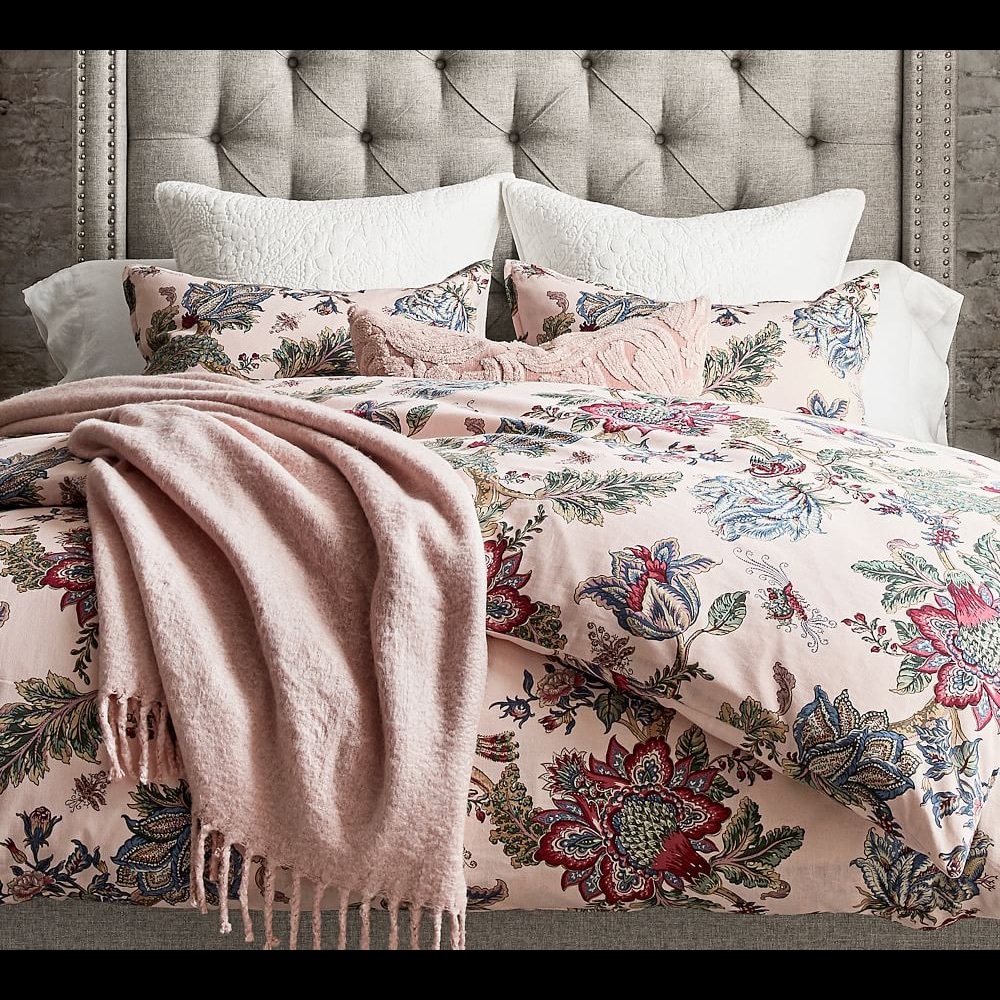 Pottery Barn Laurel Blush Duvet Cover in King Size. wish Shams!
